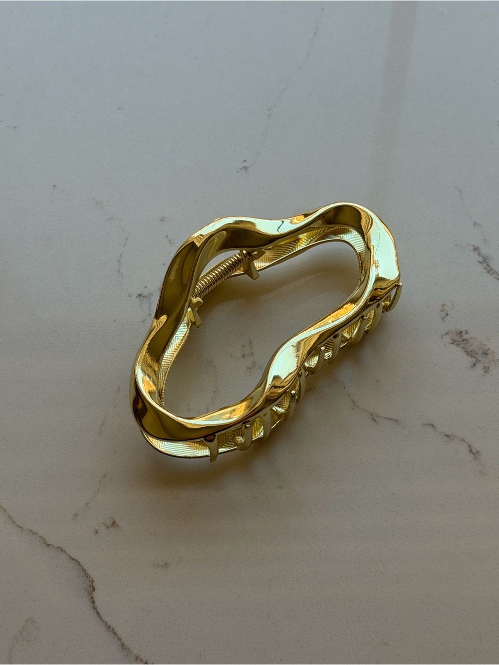 Princess Polly Gold Wave Claw Clip - Picture 7 of 7